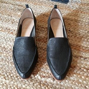 Black Vince Camuto perforated flats